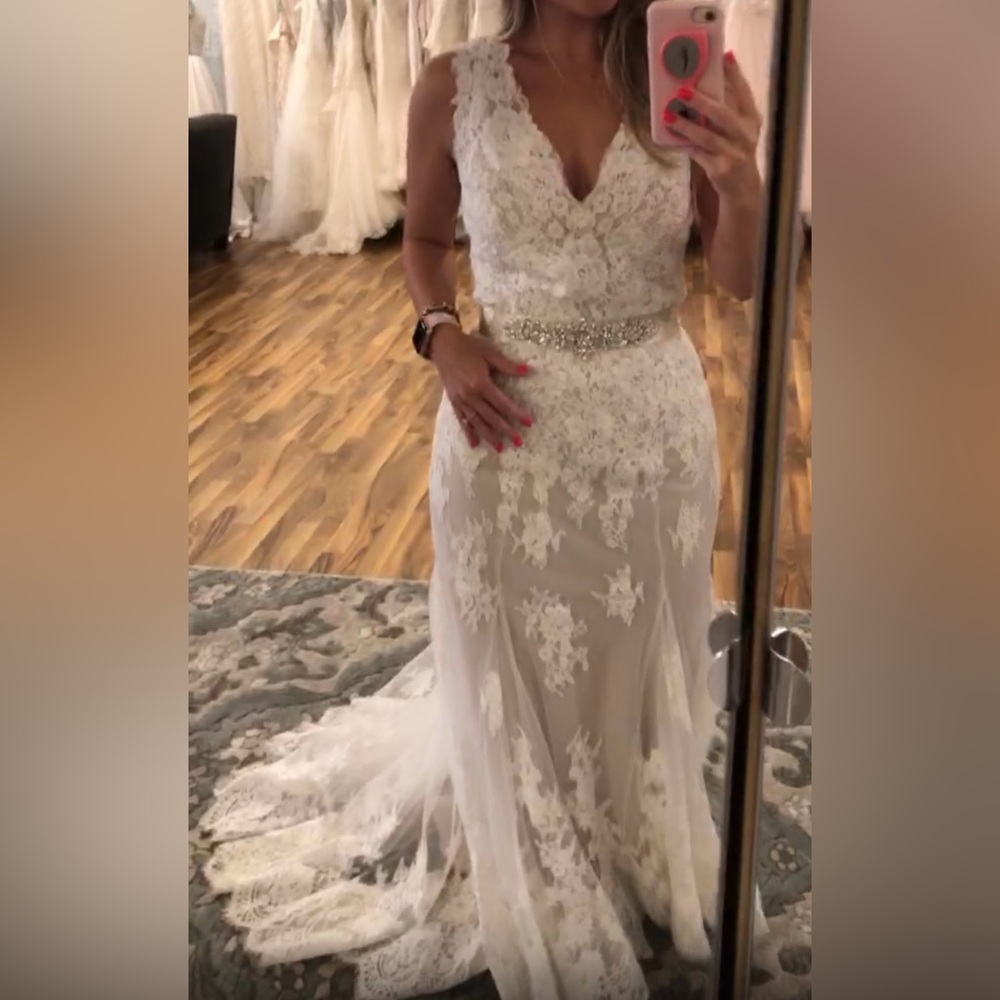 Ivory Lace Wedding Dress